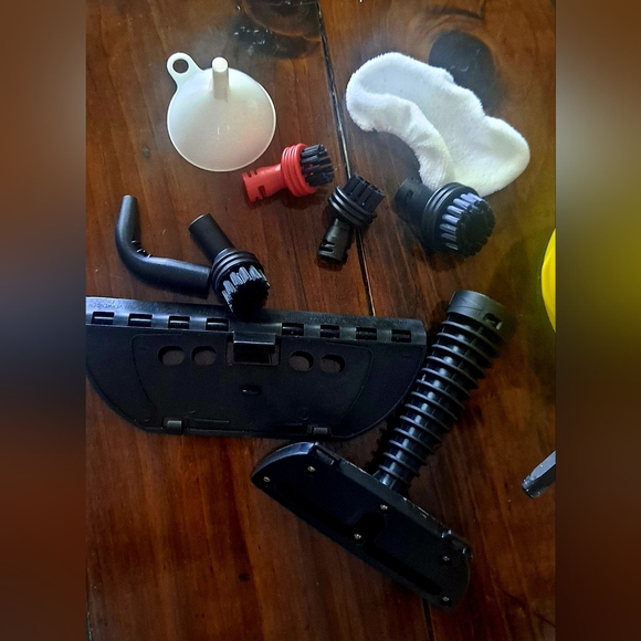 Handheld Steam Cleaner - Picture 3 of 4